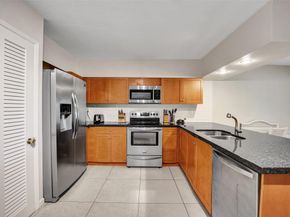 1623-1625 NE 45th St, Oakland Park FL 33334