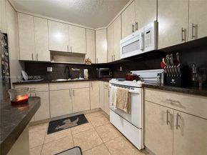2381 SW 70th Avenue 49, Davie FL 33317
