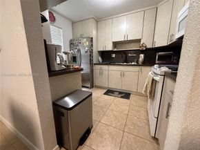 2381 SW 70th Avenue 49, Davie FL 33317