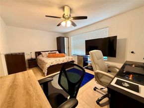 2381 SW 70th Avenue 49, Davie FL 33317