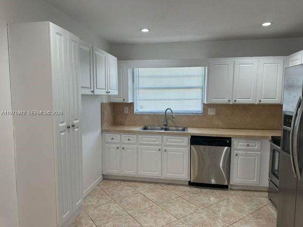 208 SW 2nd Avenue, Hallandale Beach FL 33009