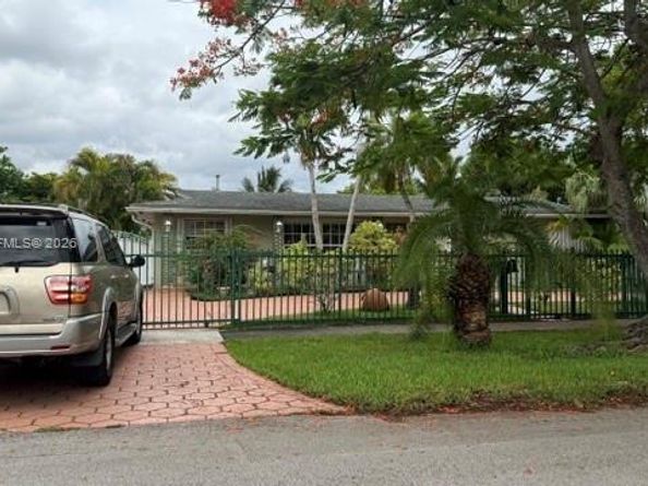 6081 SW 109th Court, Miami FL 33173