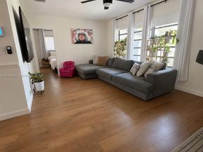 11 Redwood Circle, Plantation FL 33317