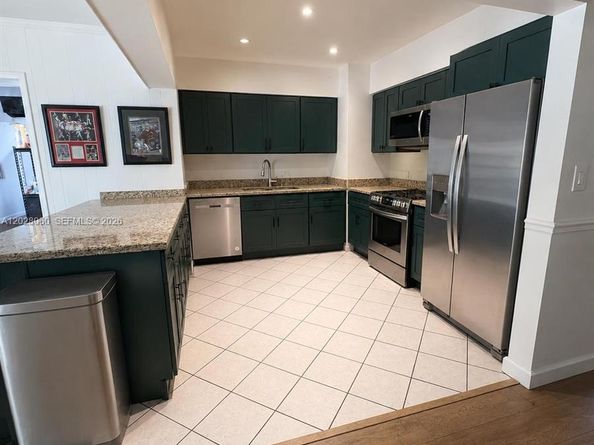 11 Redwood Circle, Plantation FL 33317