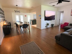 11 Redwood Circle, Plantation FL 33317