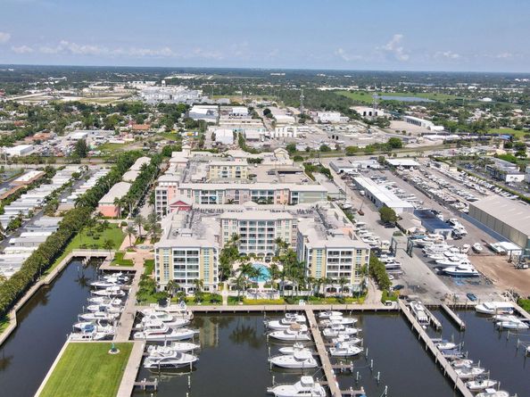 806 E Windward Way 217, Lantana FL 33462