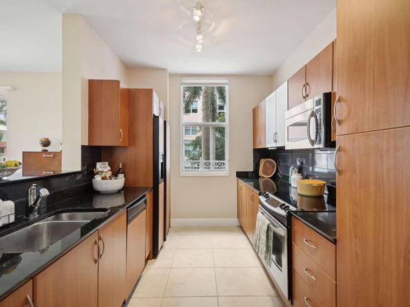 806 E Windward Way 217, Lantana FL 33462