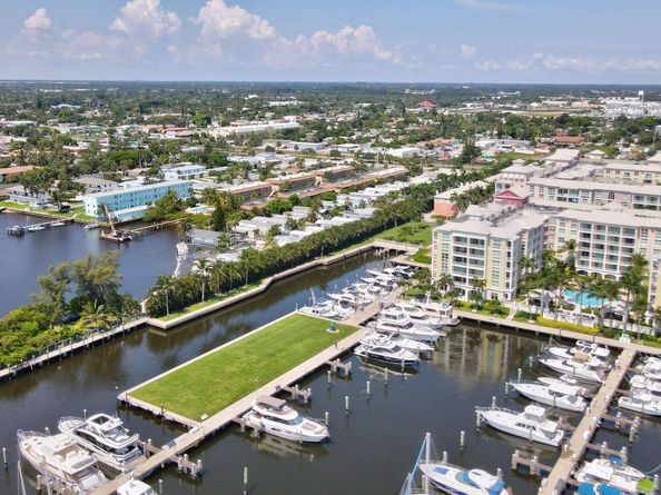 806 E Windward Way 217, Lantana FL 33462