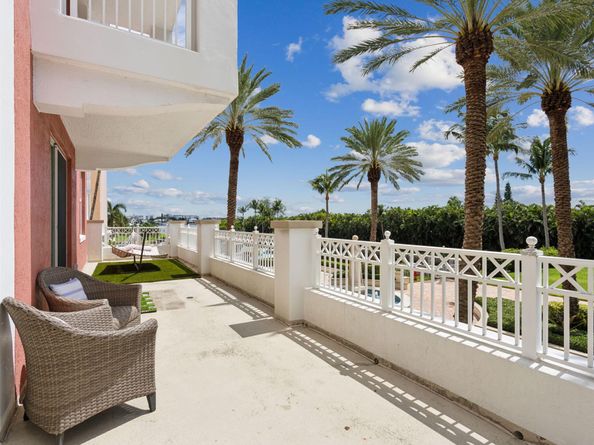 806 E Windward Way 217, Lantana FL 33462