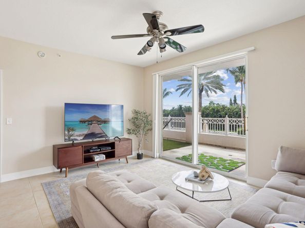 806 E Windward Way 217, Lantana FL 33462