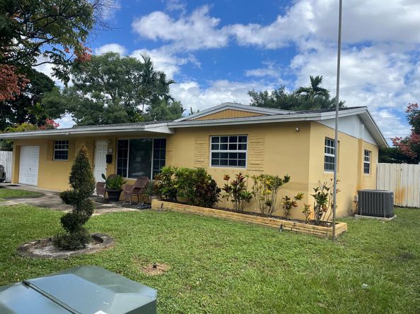 621 SW 68th Avenue, Pembroke Pines FL 33023