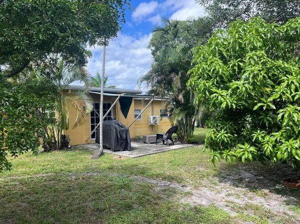 621 SW 68th Avenue, Pembroke Pines FL 33023