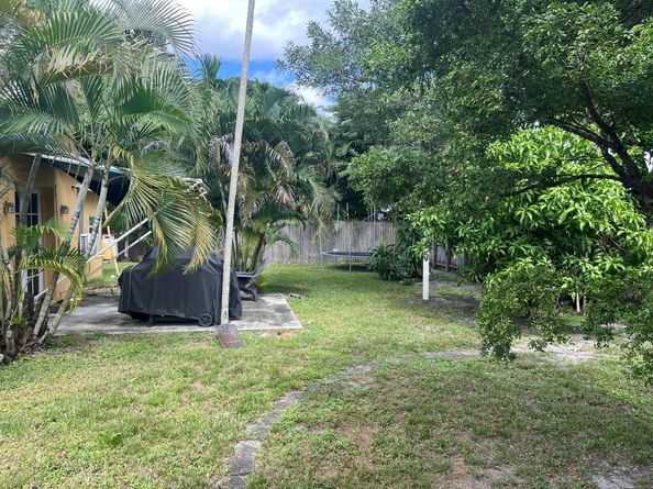 621 SW 68th Avenue, Pembroke Pines FL 33023