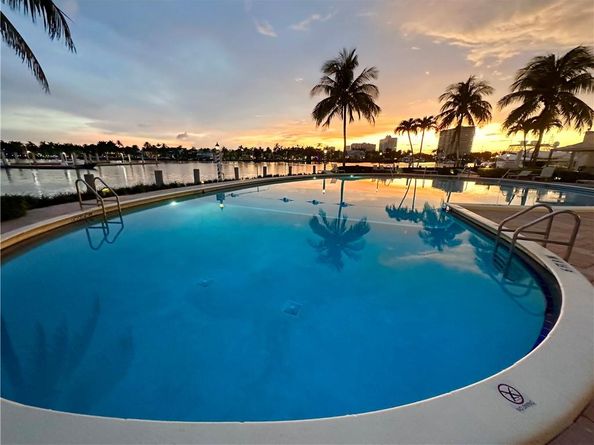 1 Las Olas Circle 1415, Fort Lauderdale FL 33316