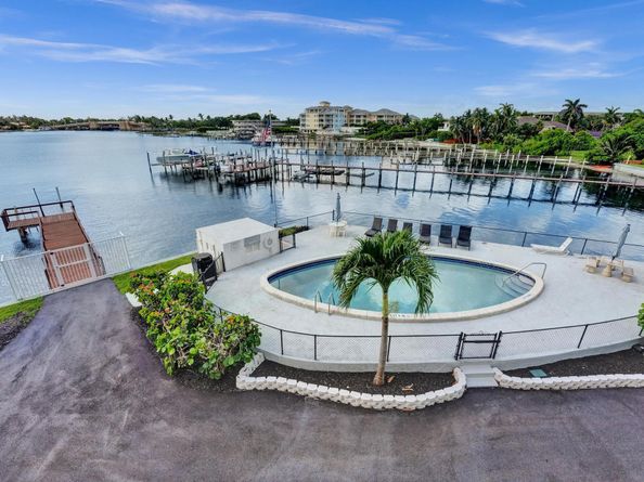 231 E Lantana Road 304, Lantana FL 33462