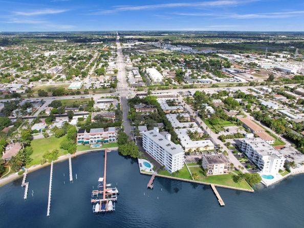 231 E Lantana Road 304, Lantana FL 33462