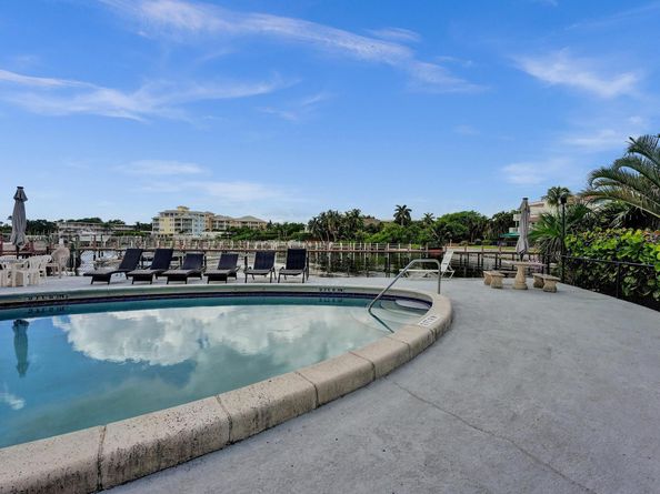 231 E Lantana Road 304, Lantana FL 33462