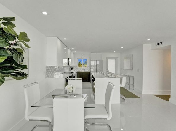 231 E Lantana Road 304, Lantana FL 33462