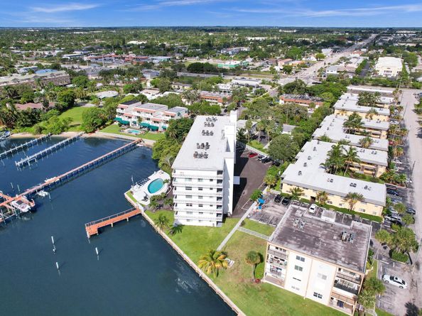 231 E Lantana Road 304, Lantana FL 33462