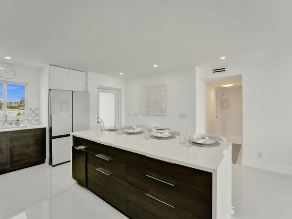 231 E Lantana Road 304, Lantana FL 33462