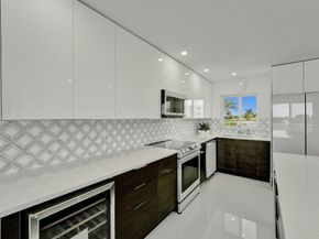 231 E Lantana Road 304, Lantana FL 33462