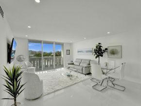 231 E Lantana Road 304, Lantana FL 33462