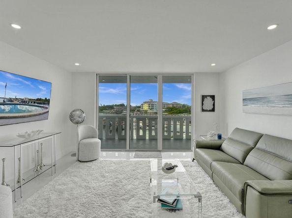 231 E Lantana Road 304, Lantana FL 33462
