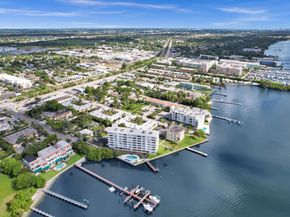 231 E Lantana Road 304, Lantana FL 33462