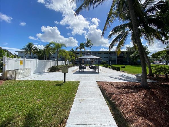 1001 Hillcrest Court 108, Hollywood FL 33021