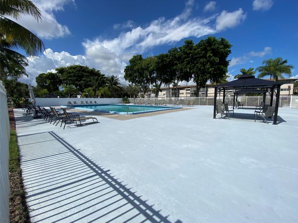 1001 Hillcrest Court 108, Hollywood FL 33021