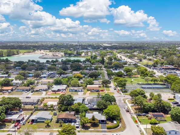 1841 NW 26th Avenue, Fort Lauderdale FL 33311
