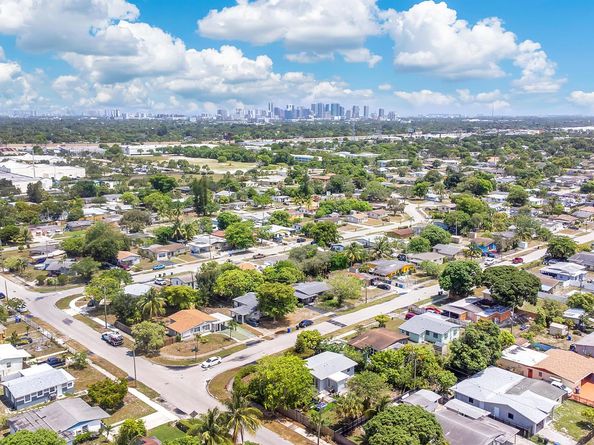 1841 NW 26th Avenue, Fort Lauderdale FL 33311