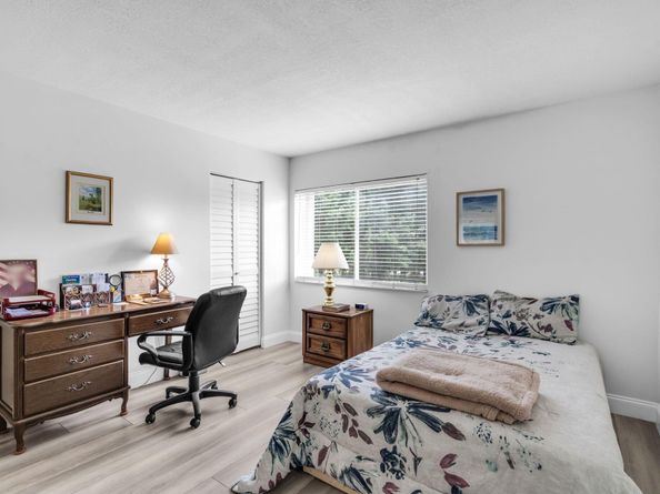 312 Knotty Pine Circle C1, Greenacres FL 33463