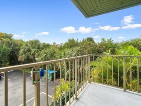 1805 Fairview Villas Drive 3, Palm Springs FL 33406