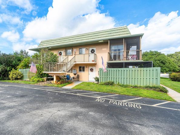 1805 Fairview Villas Drive 3, Palm Springs FL 33406