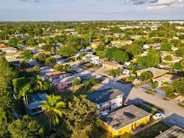 124/122 SW 8th Avenue, Delray Beach FL 33444