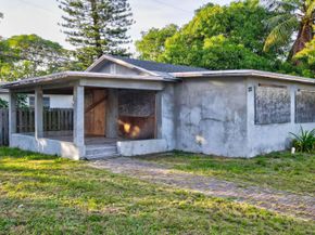 124/122 SW 8th Avenue, Delray Beach FL 33444