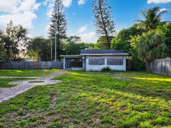 124/122 SW 8th Avenue, Delray Beach FL 33444