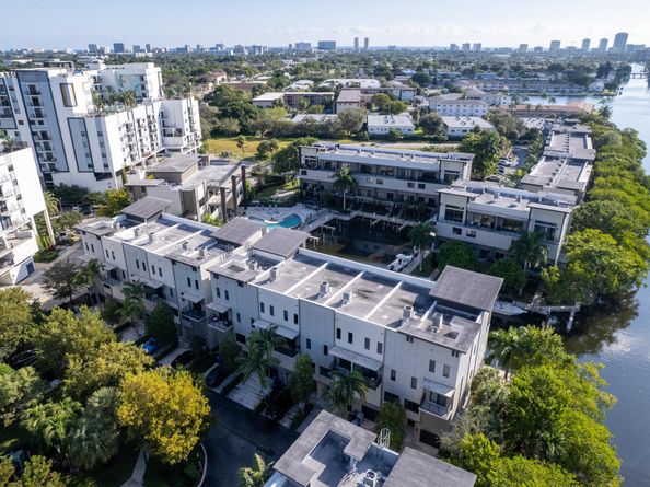 180 SE 4th Terrace, Pompano Beach FL 33060