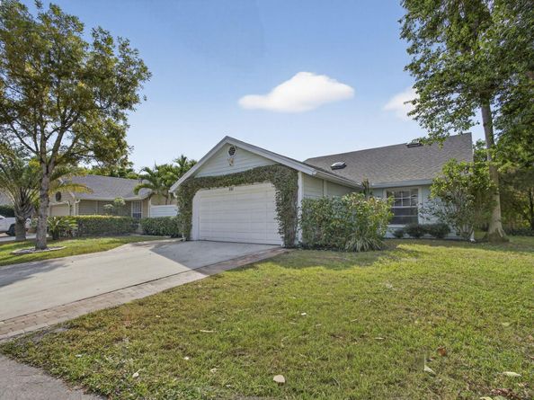 381 Park Forest Way, Wellington FL 33414