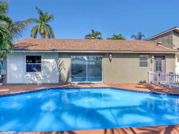 10404 Carmen Lane, Royal Palm Beach FL 33411