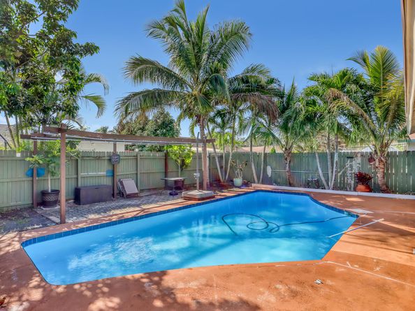 10404 Carmen Lane, Royal Palm Beach FL 33411