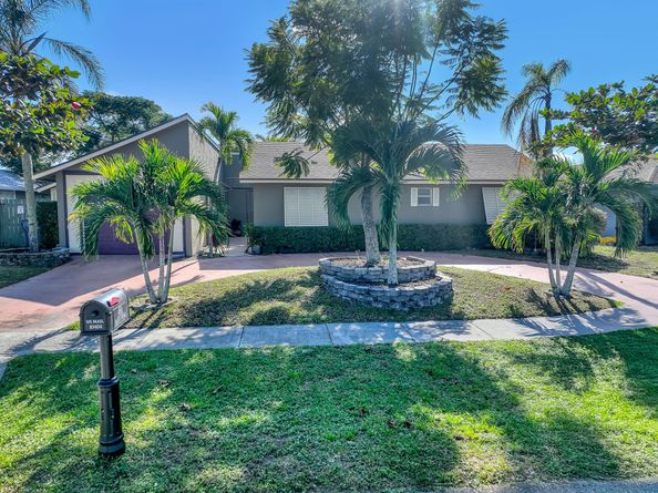 10404 Carmen Lane, Royal Palm Beach FL 33411