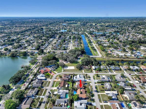 10404 Carmen Lane, Royal Palm Beach FL 33411