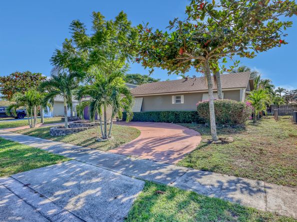 10404 Carmen Lane, Royal Palm Beach FL 33411