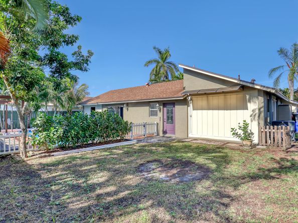 10404 Carmen Lane, Royal Palm Beach FL 33411