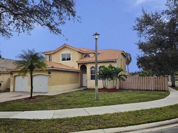 14422 N Royal Cove Cir, Davie FL 33325