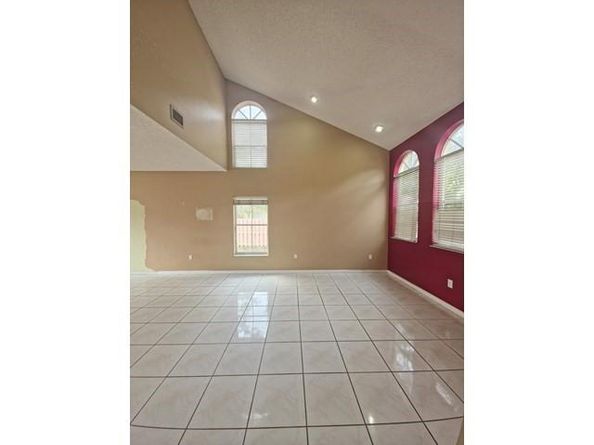 14422 N Royal Cove Cir, Davie FL 33325