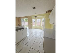 14422 N Royal Cove Cir, Davie FL 33325