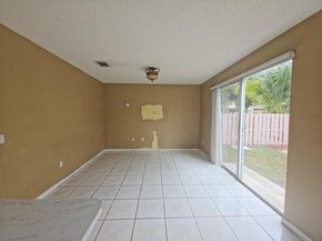 14422 N Royal Cove Cir, Davie FL 33325
